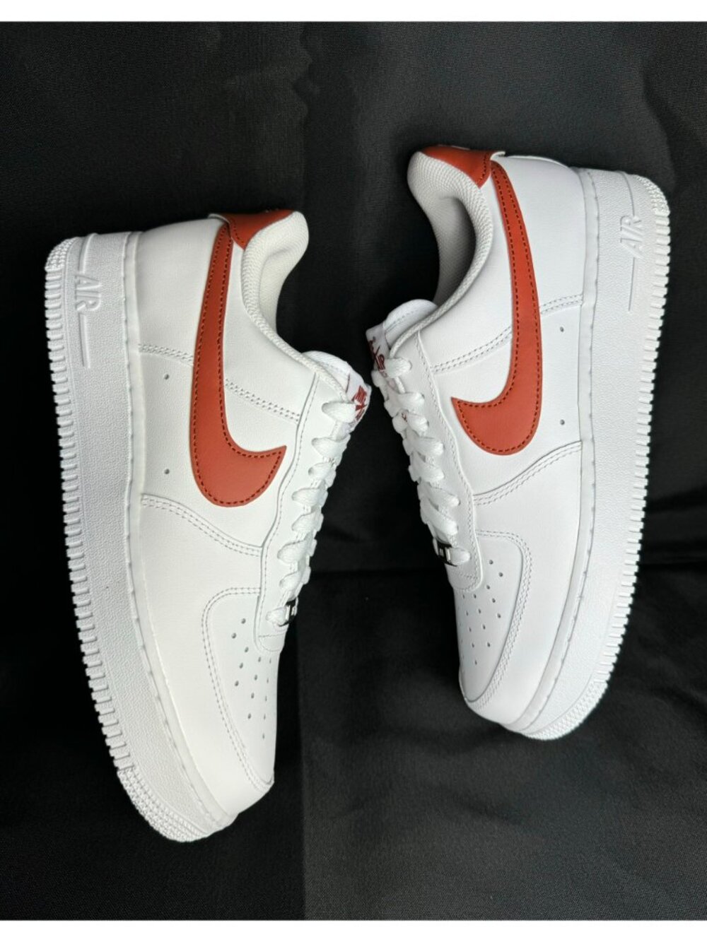 ✨ D115- SIZE 8.5 WOMEN'S NIKE AIR FORCE 1'07 FLYEASE WHITE/ RUGGED ORANGE DX5883